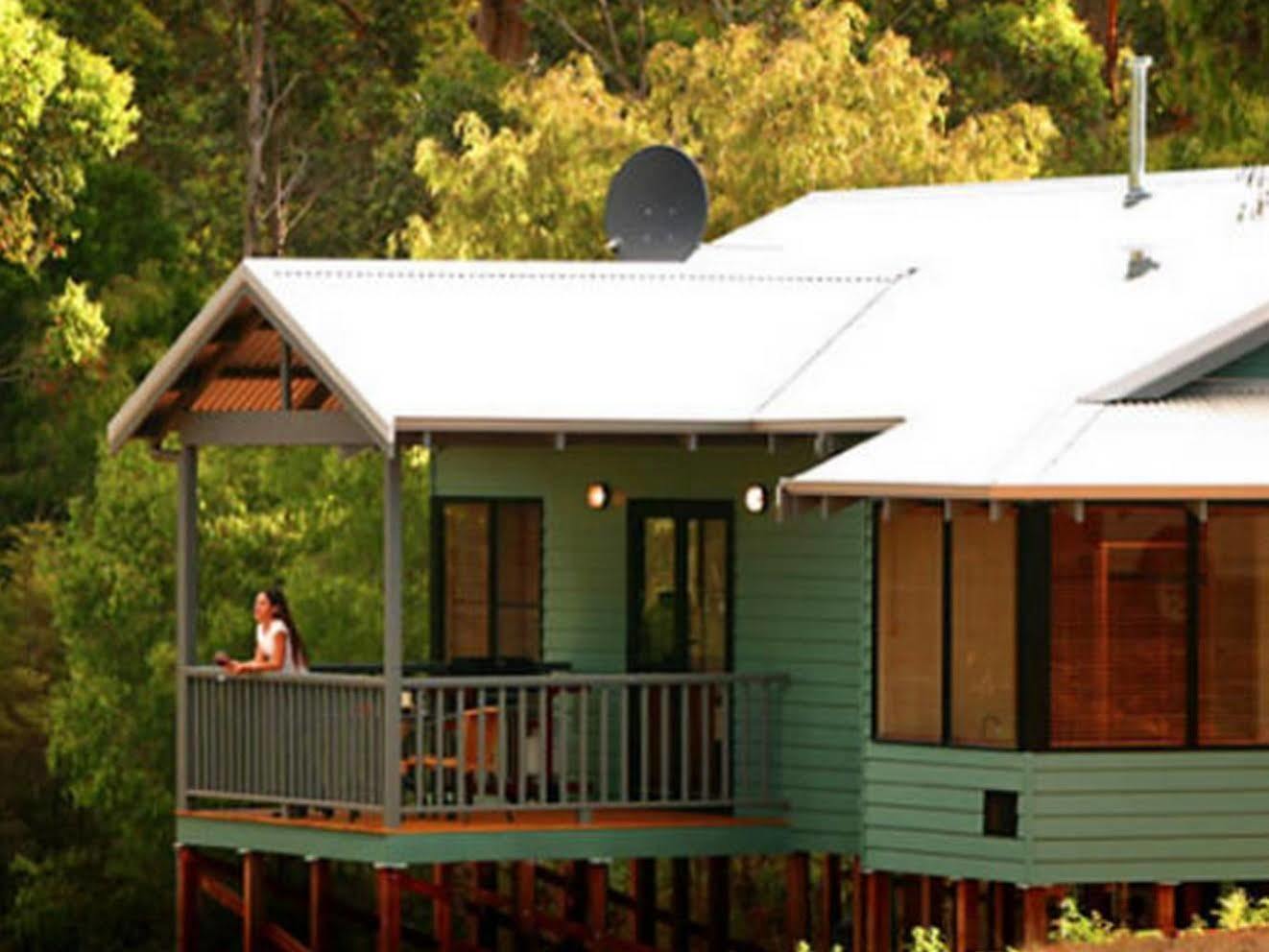 Rainbow Trail Chalets Pemberton Eksteriør billede